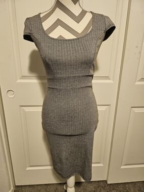 Windsor ✨️ Gray Chevron Sheath Midi Dress